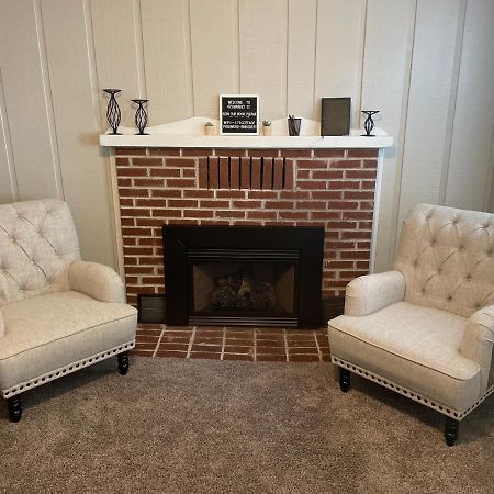 Downtown 2 Bedroom Cottage, Sleeps 6, Walking Distance To Honeywell, Downtown Restaurants, Shopping Wabash Eksteriør billede