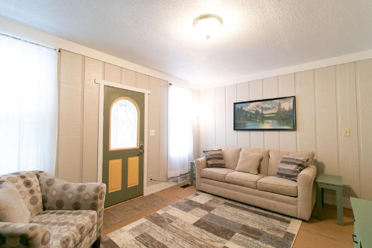 Downtown 2 Bedroom Cottage, Sleeps 6, Walking Distance To Honeywell, Downtown Restaurants, Shopping Wabash Eksteriør billede