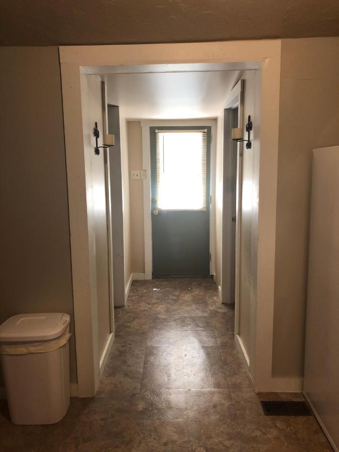 Downtown 2 Bedroom Cottage, Sleeps 6, Walking Distance To Honeywell, Downtown Restaurants, Shopping Wabash Eksteriør billede